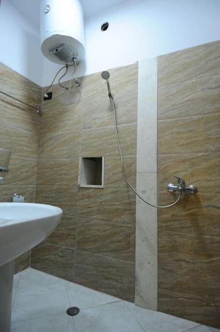 Апартаменти Grandpa House App.1 Тирана Екстер'єр фото