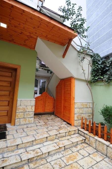 Апартаменти Grandpa House App.1 Тирана Екстер'єр фото